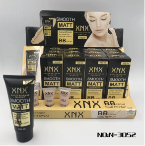 XNX brand Smooth Image Radiant Moisturizing Foundation
