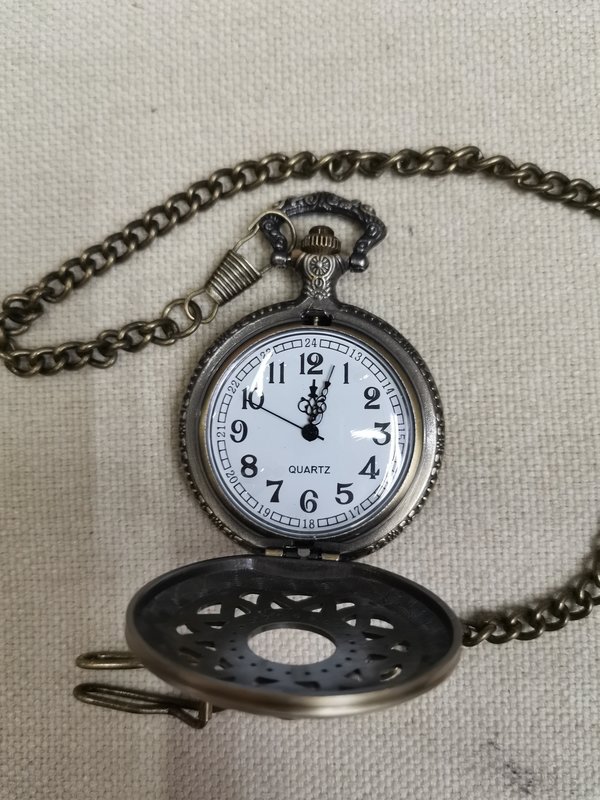 Classic retro, clear, large digital pocket watch, patterned hanging watch, flip cover, large dial, male student, middle-aged and elderly watch details Picture