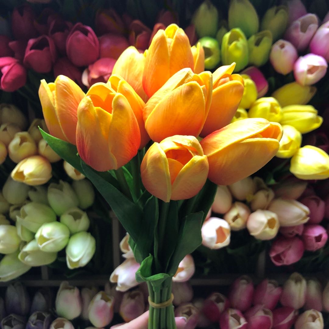 Imitation natural exquisite simulation flower multi-layer imitation natural exquisite simulation flower multi-layer manufacturers direct yellow simulation tulip flower PU flower soft glue flower shooting props thumbnail