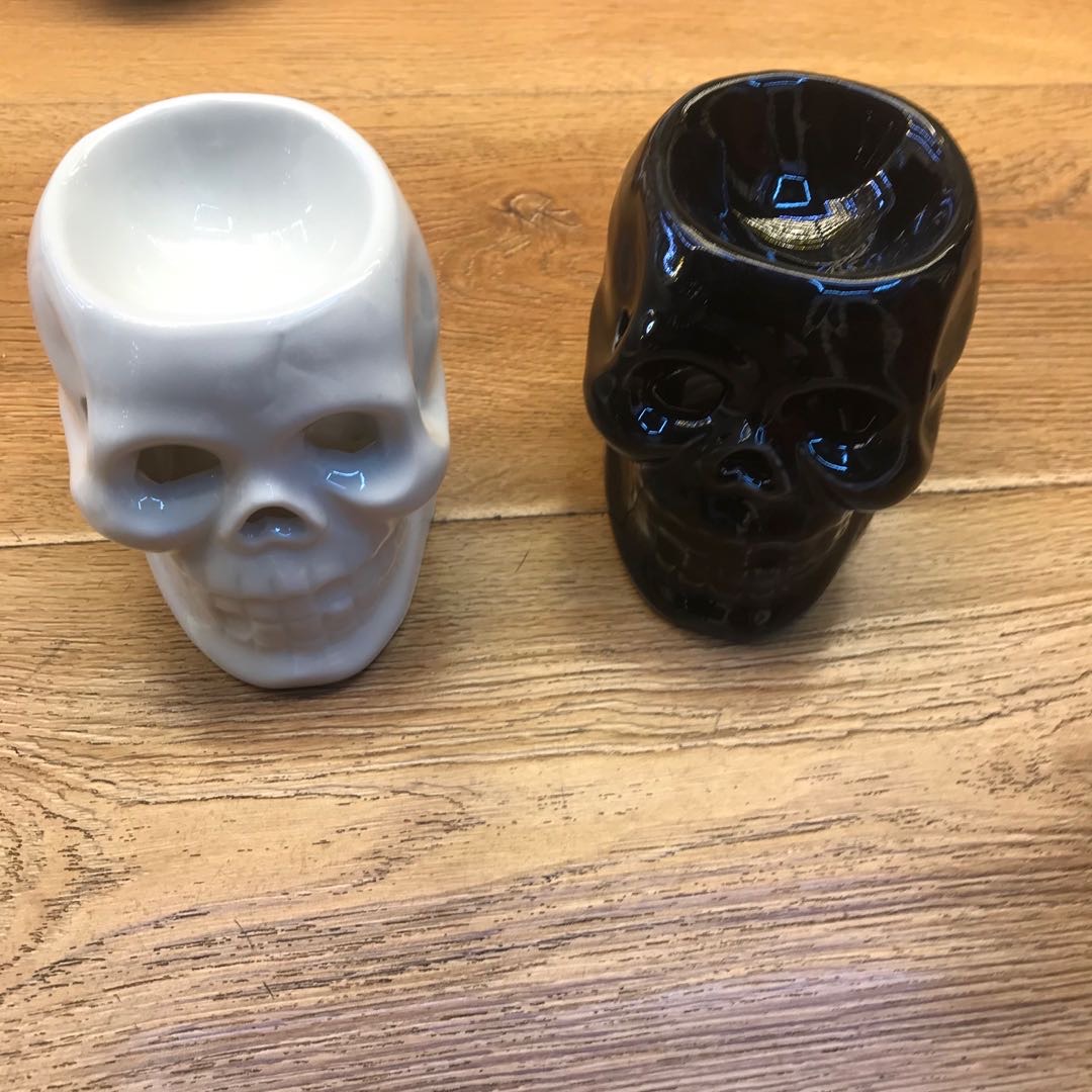 厂家直销创意恐怖骷髅头黑色白色陶瓷香炉台香薰炉