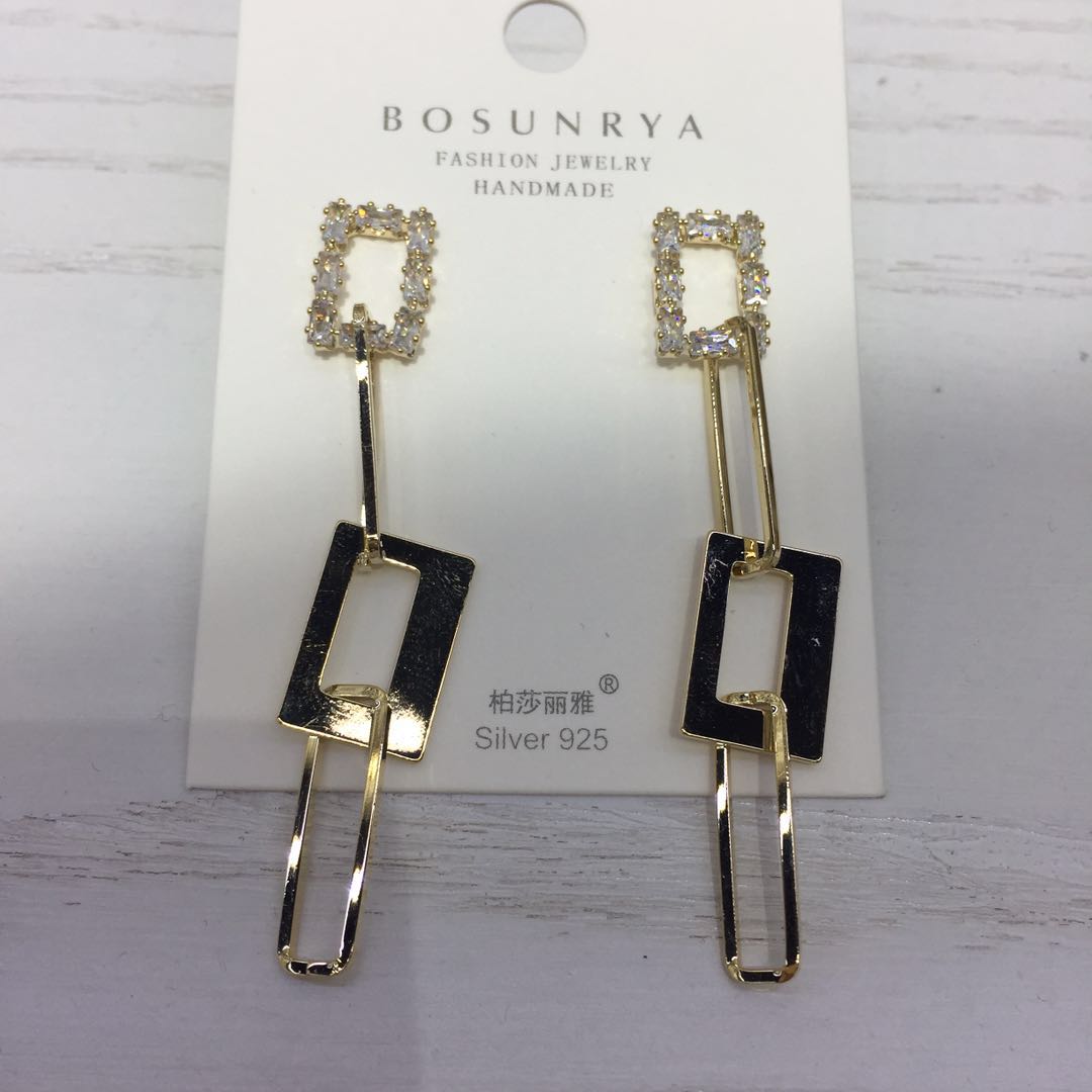 New trendy, individualistic, geometric, exaggerated, trendy, versatile, simple, long autumn and winter earrings with a high-end feel details Picture