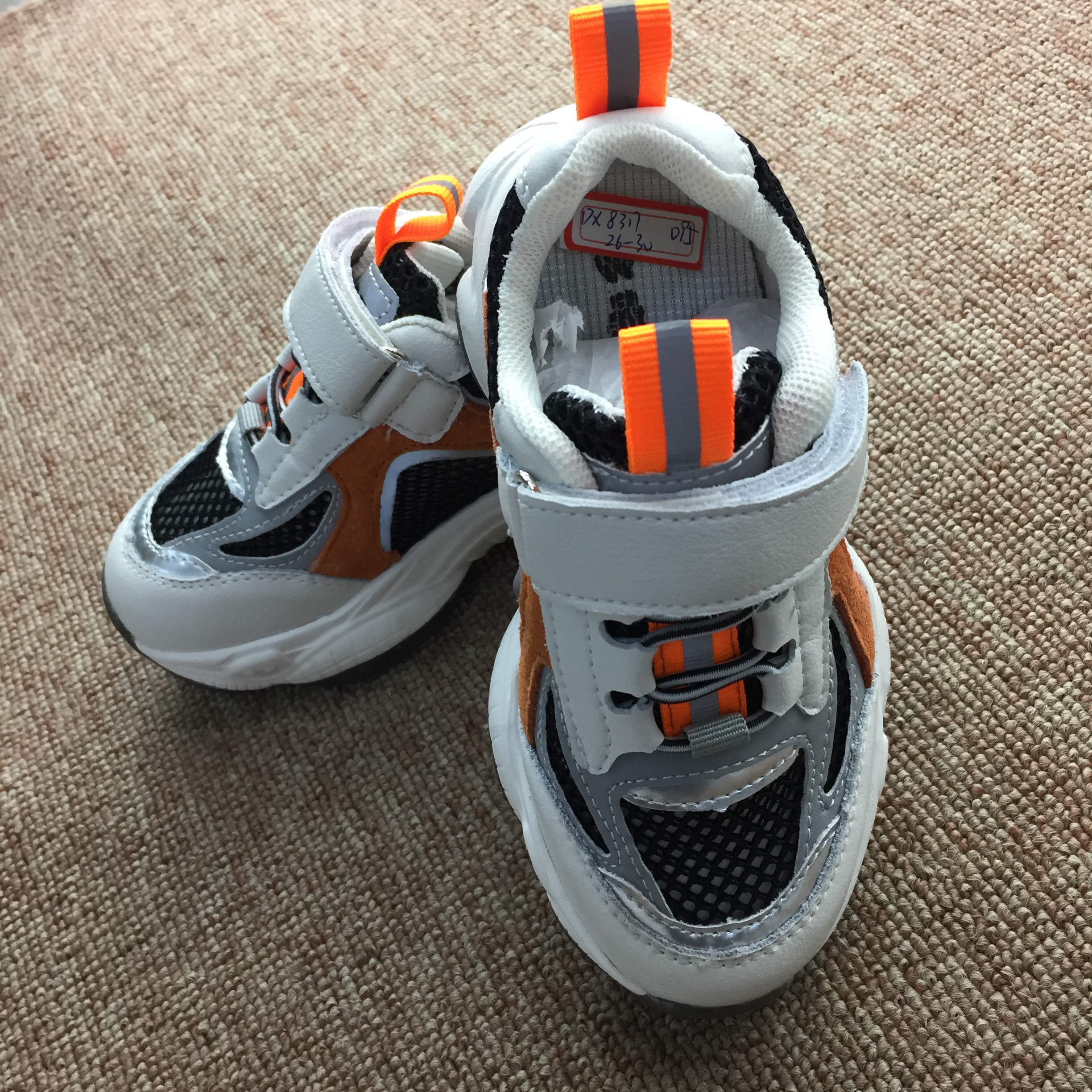 B829小人国新款儿童休闲透气运动飞织鞋