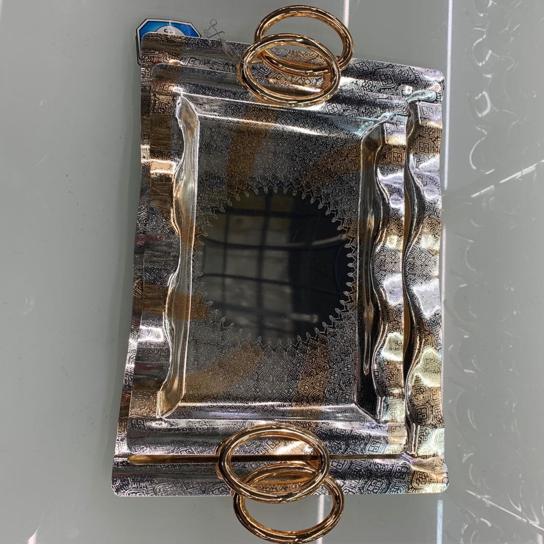 A fine dinner plate with silver and copper two-color grain thumbnail