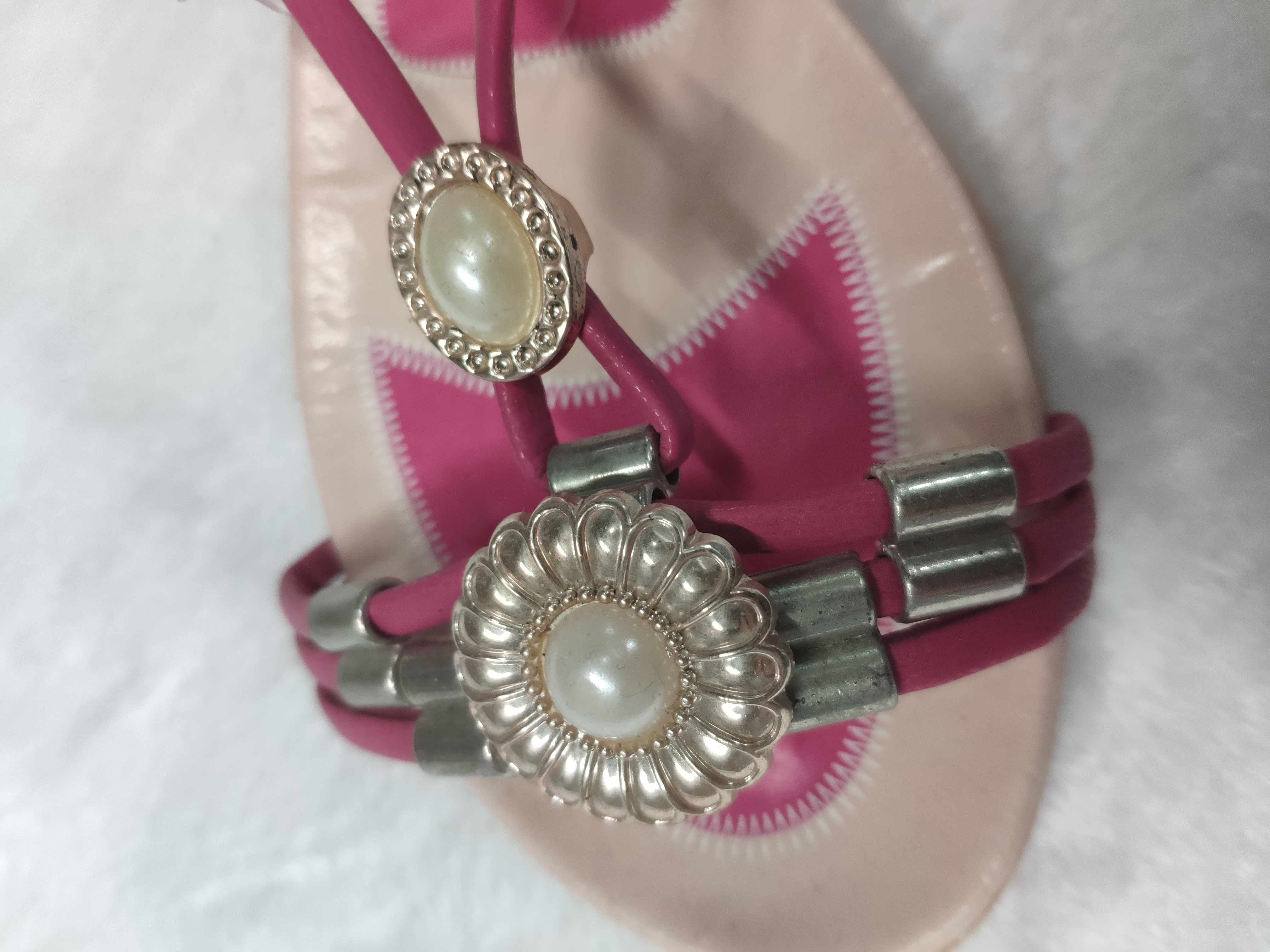 Foreign Trade Wholesale Summer Ladies Rose Red Dew Finger Pearl Flower Flat Elastic Sandals details Picture