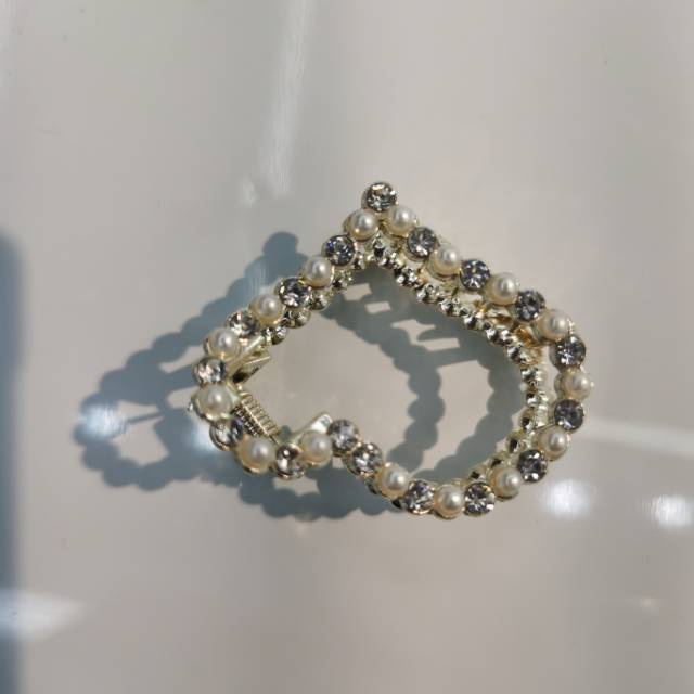 Sweet and charming girl, heart, pearl, water diamond, versatile grab clip, hair clip, headwear, lady, medium-sized, elegant and stylish grab clip, Korean hair clip manufacturer wholesale, side clip, top clip, half clip, bangs clip, bun hair clip, hair clip for girls details Picture