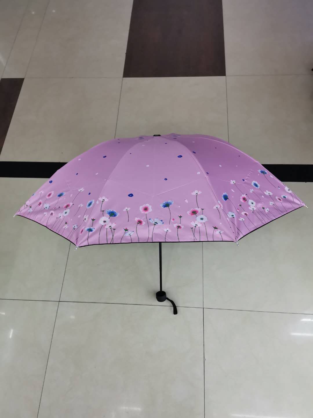 直销批发2019新款时尚三折黑胶晴雨伞现货定制三折伞黑胶晴雨伞产品图