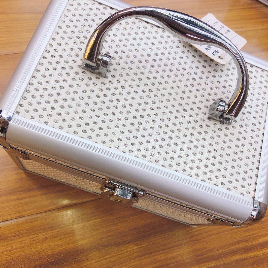 带锁手提化妆箱首饰盒产品图