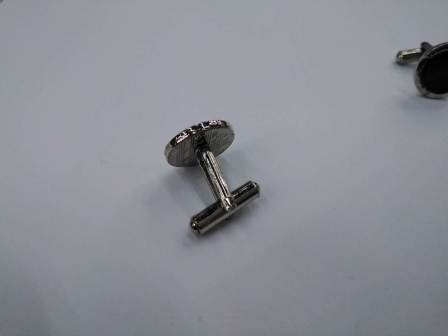 High-quality European and American simple style cufflinks, alloy electroplated metal cufflinks factory details Picture