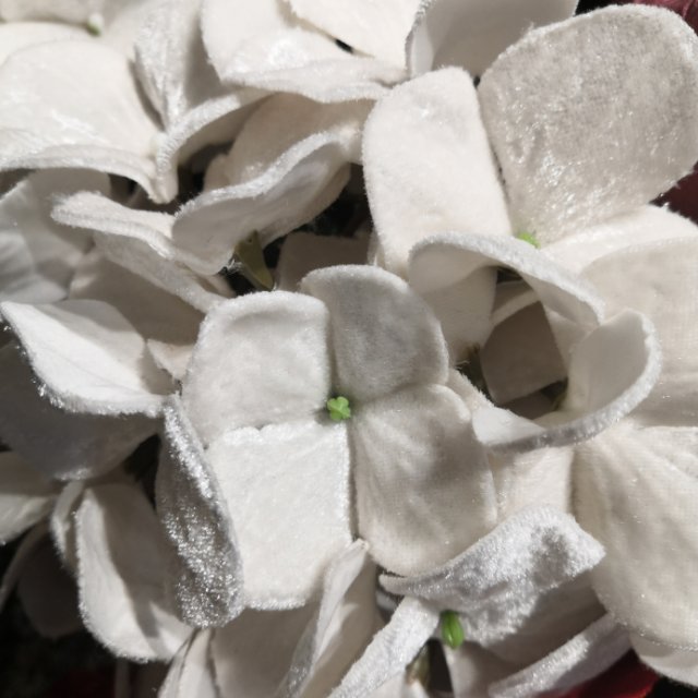 Yiwu quality white artificial flower arrangements, living room flower arrangements and decorative flowers, factory direct sales of artificial flowers details Picture
