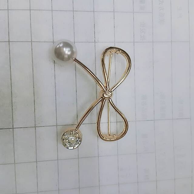 厂家直销合金蝴蝶结锆石胸针饰品配件图