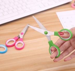 儿童安全小剪刀手工幼儿园宝宝剪纸刀不伤手玩具塑料产品图