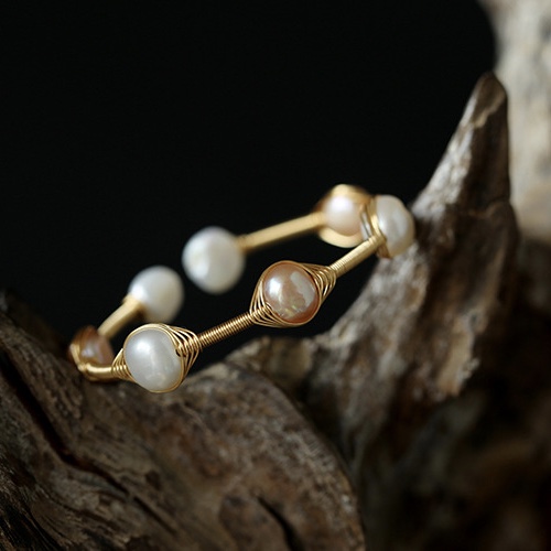New handcrafted bracelet with natural pearls and original design, fashionable bracelet jewelry