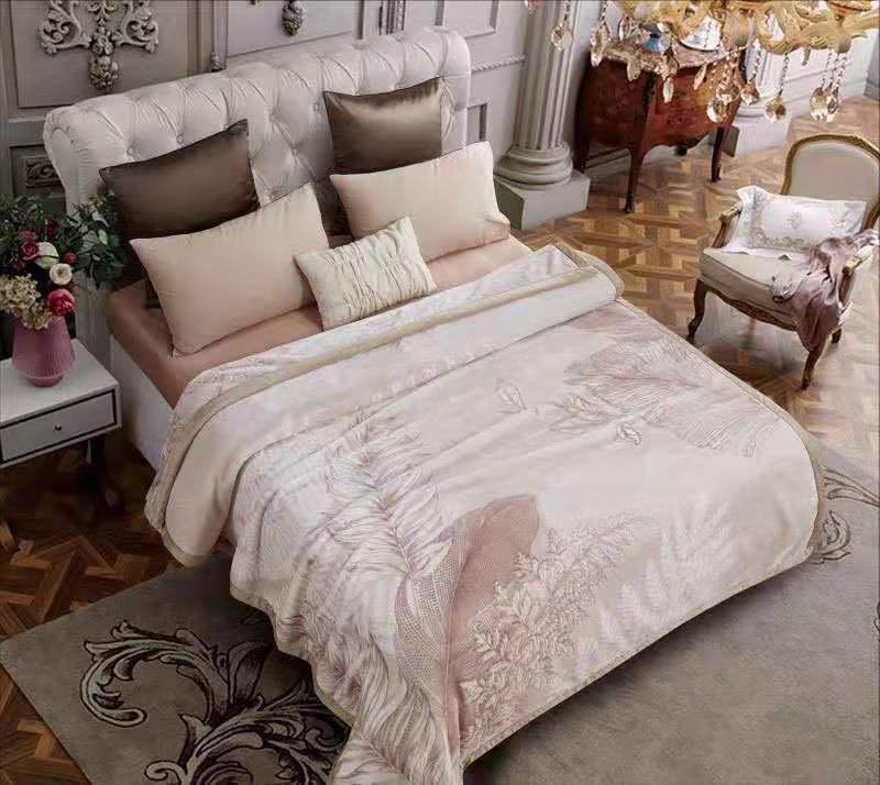 2020 New Factory Direct Boutique Plain Color Embossed Flannel Blanket details Picture