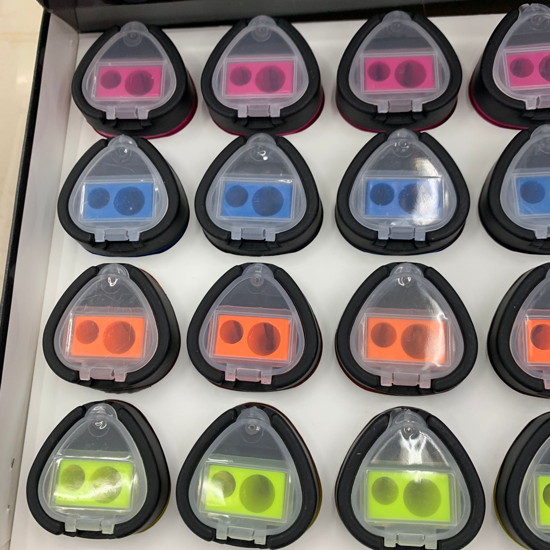 三角形大小双孔卷笔刀铅笔削笔刀眉笔刀塑料转笔刀外贸削笔器产品图