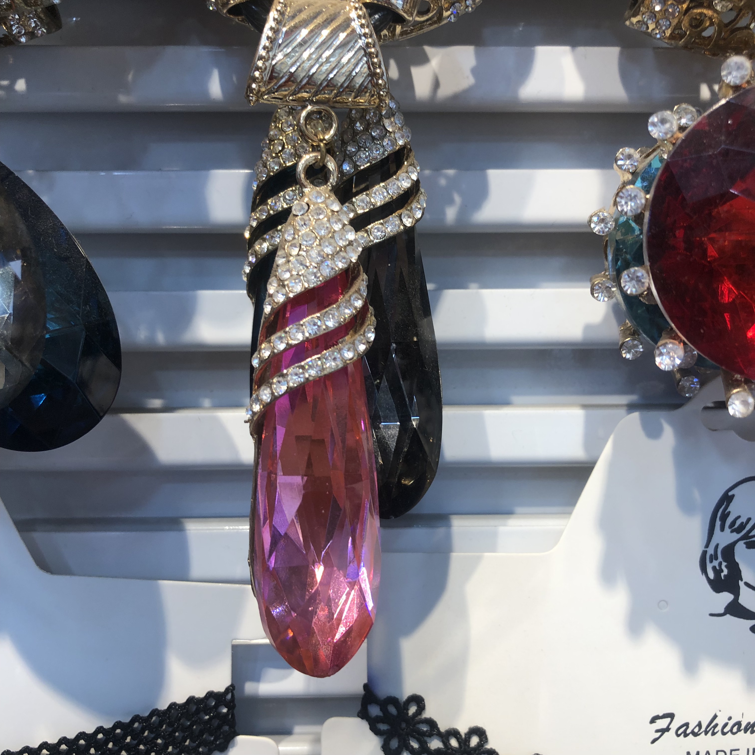 Long autumn and winter simple, elegant, high-end ethnic style, versatile, personalized and fashionable water diamond necklace, women's retro sweater chain Long autumn and winter simple, elegant, high-end ethnic style, versatile, personalized and fashionable water diamond necklace, women's retro sweater chain