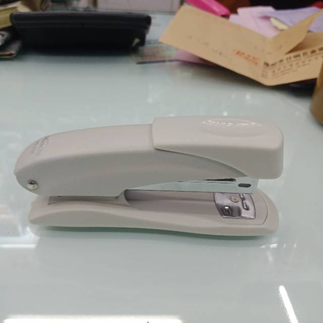Pure white school supplies stapler for students thumbnail