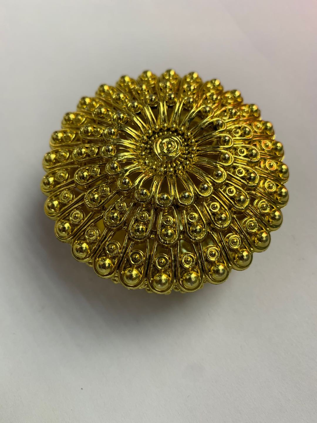 Plastic peacock small round box handicraft packaging can be used for decorating small gifts thumbnail