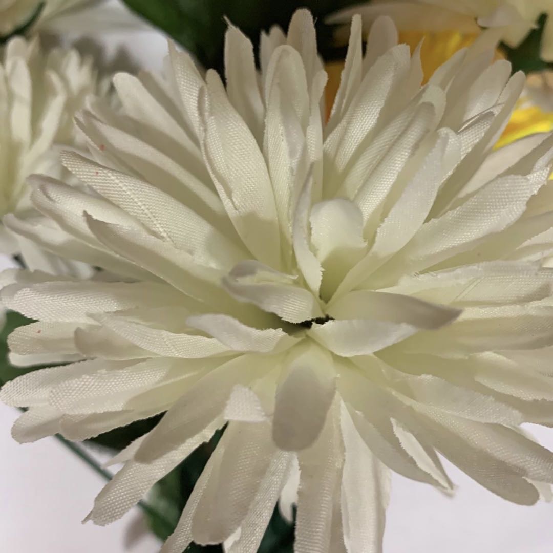 Artificial flowers, artificial flower dining table, bedroom and living room decorations, display flowers, white wine cabinet, creative ornaments, handicrafts, plastic flowers details Picture