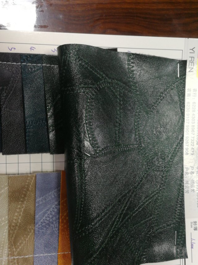 厂家直销热销新款PVC牛仔拼皮皮革大量现货高中低档箱包沙发鞋材面料产品图
