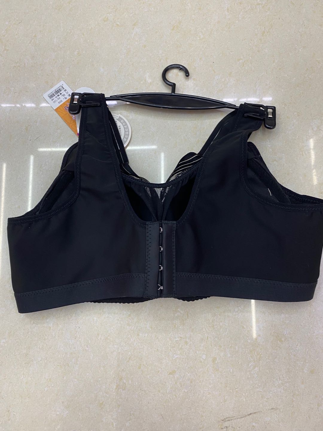 A large-sized female fat girl weighing 200 pounds, gathered together, thin black bra without underwire details Picture