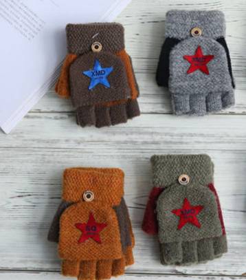 The gloves are covered with a half-finger red star, thickened with fleece in autumn and winter, cute, warm, cold-proof and windproof, suitable for students to go outdoors details Picture