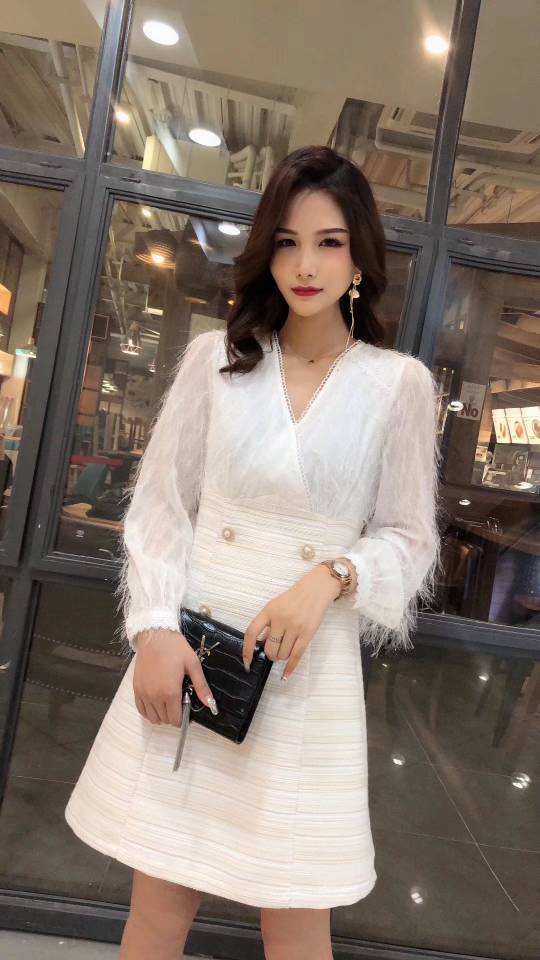 气质时尚法式小众小香风粗花呢毛毛流苏长袖连衣裙女2019新款秋冬