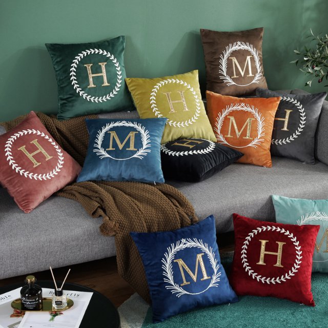 跨境热卖绒布烫金抱枕 简约几何英文字母汽车靠垫亚马逊爆款家居细节图