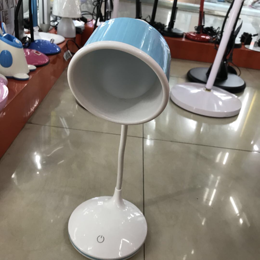 The small sky-blue desk lamp is cute and romantic, suitable for male and female students and white-collar workers