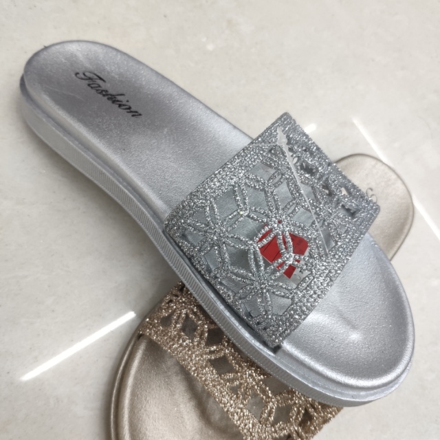Hollowed-out sequined summer thick-soled anti-slip plastic flat sandals for women to wear outside details Picture