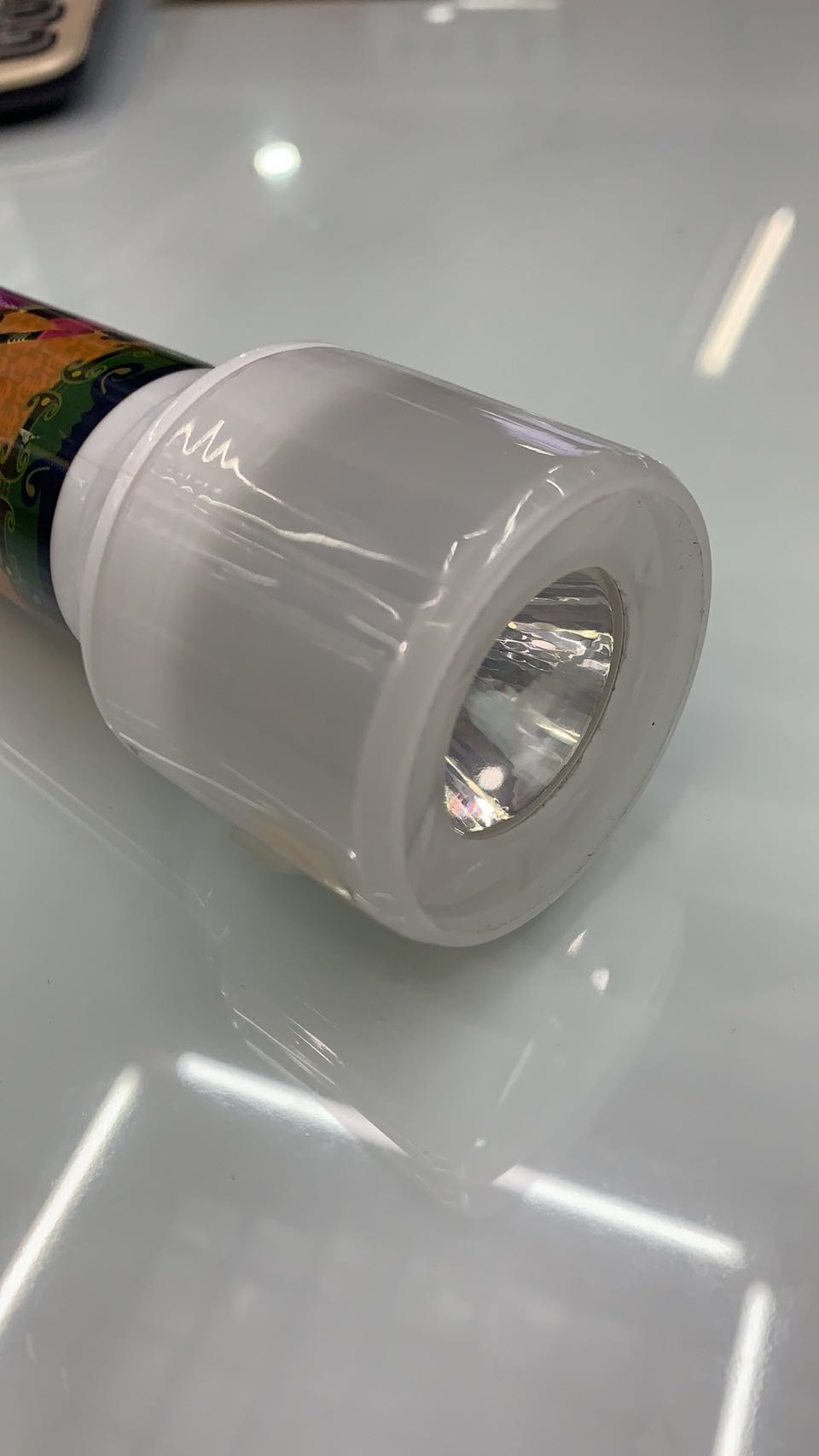 Plastic led flashlight, dry battery details Picture