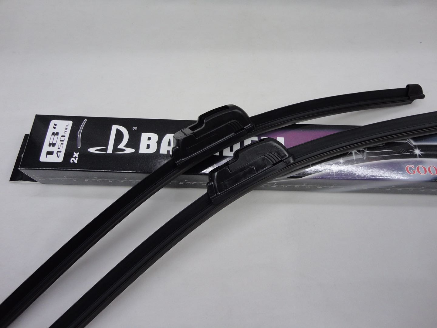 Bondforce windshield wiper WS731 has two classic wipers equipped with boneless universal front wiper rubber strip thumbnail