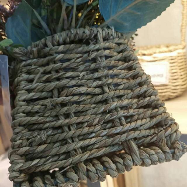 Qingling Craft hand-woven decorative small flower baskets, straw woven flower POTS, home decoration ornaments details Picture