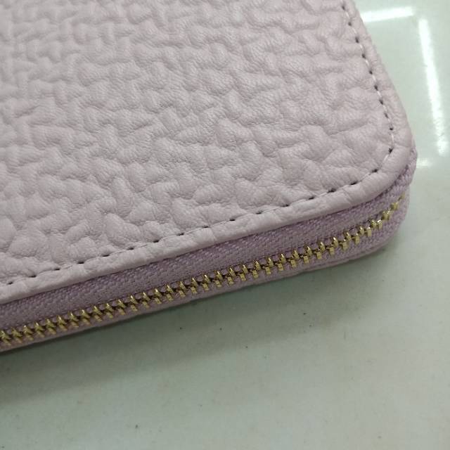 粉红色凹凸荔枝纹长方形钱包细节图