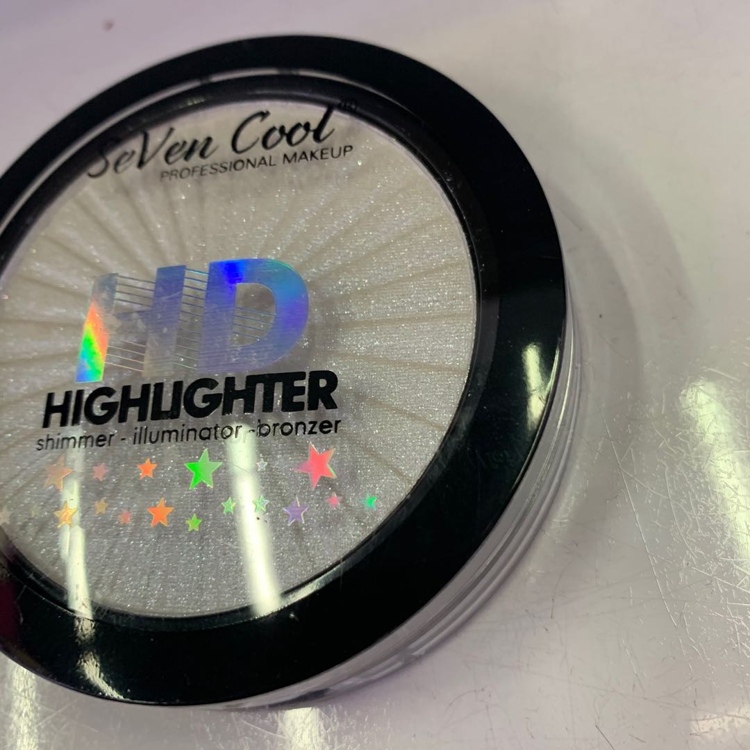 The semi-transparent high-gloss cosmetic case is portable details Picture