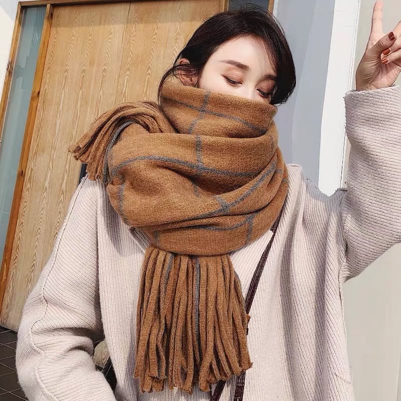 A long, fashionable, candy-colored trendy new autumn and winter scarf for women