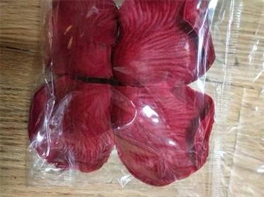 TH-4: Factory direct sale of non-woven fabric rose petals, used for wedding decoration details Picture