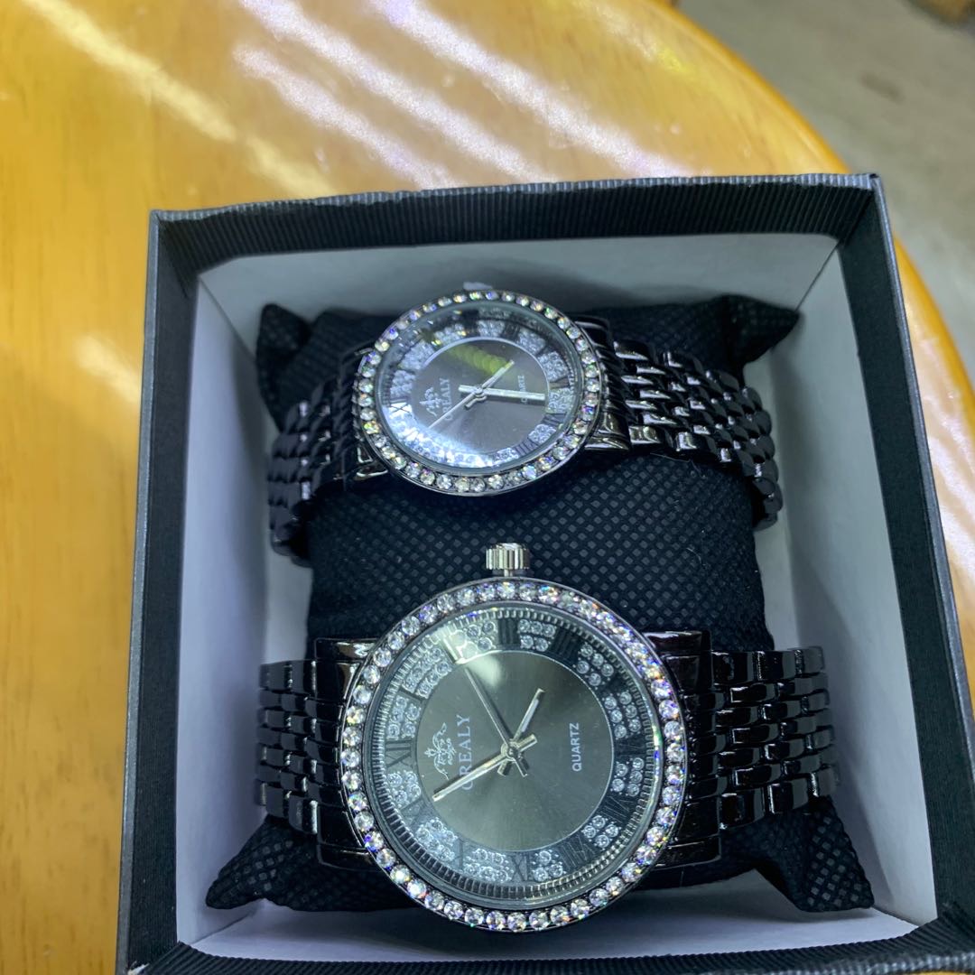 精品情侣表男女钻圈黑色表盘两件套装产品图