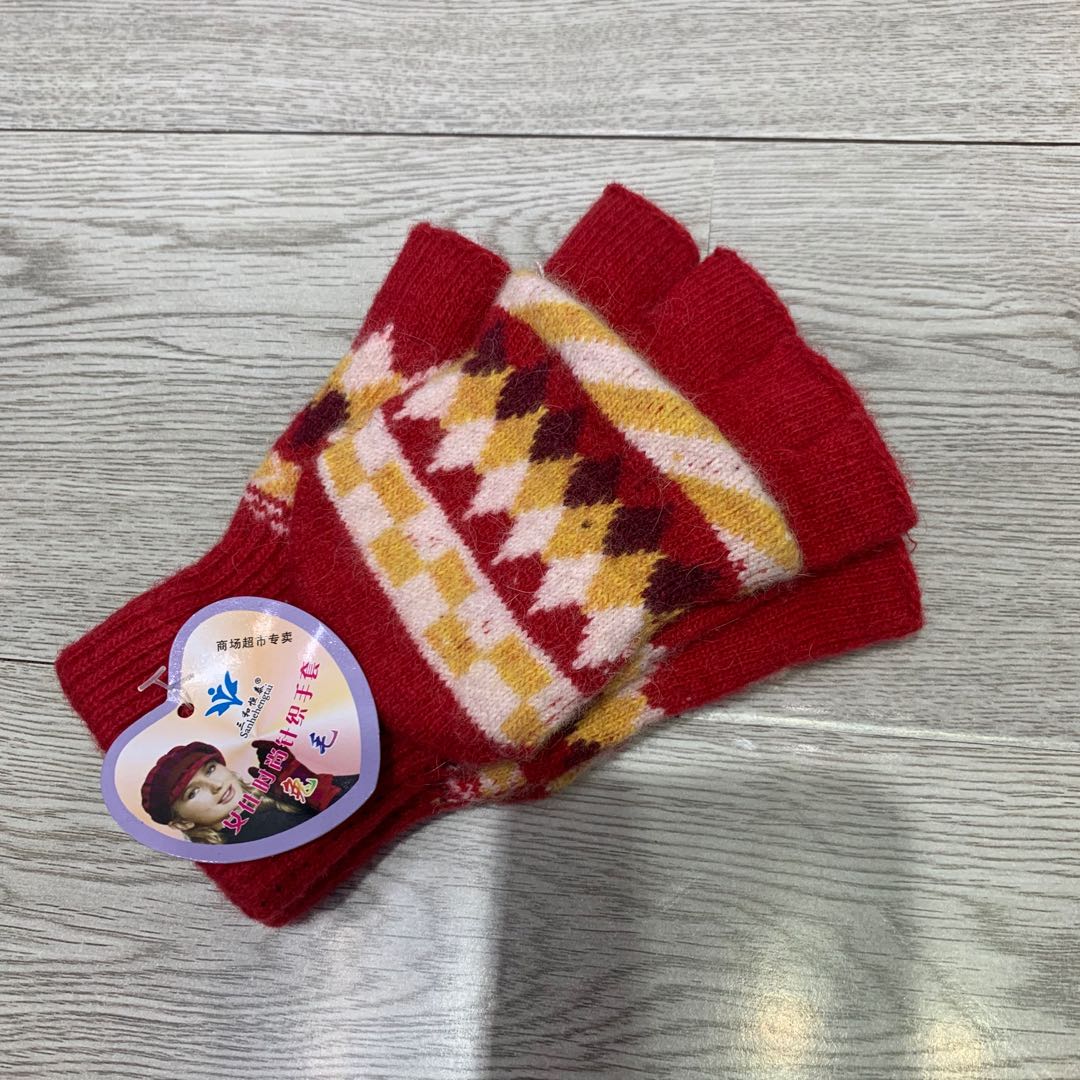 Sanhe Hengtai Winter cold-proof striped gloves, rabbit fleece rhombus-shaped gloves, half-finger-flip gloves, snowfall warm knitted gloves, minimum batch of 360 yuan per box, mixed colors