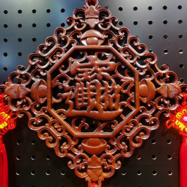 Chinese knot pendants for the living room, camphor wood treasure hanging with tassels, Chinese knot pendants for the entrance wall, home decoration pendants details Picture