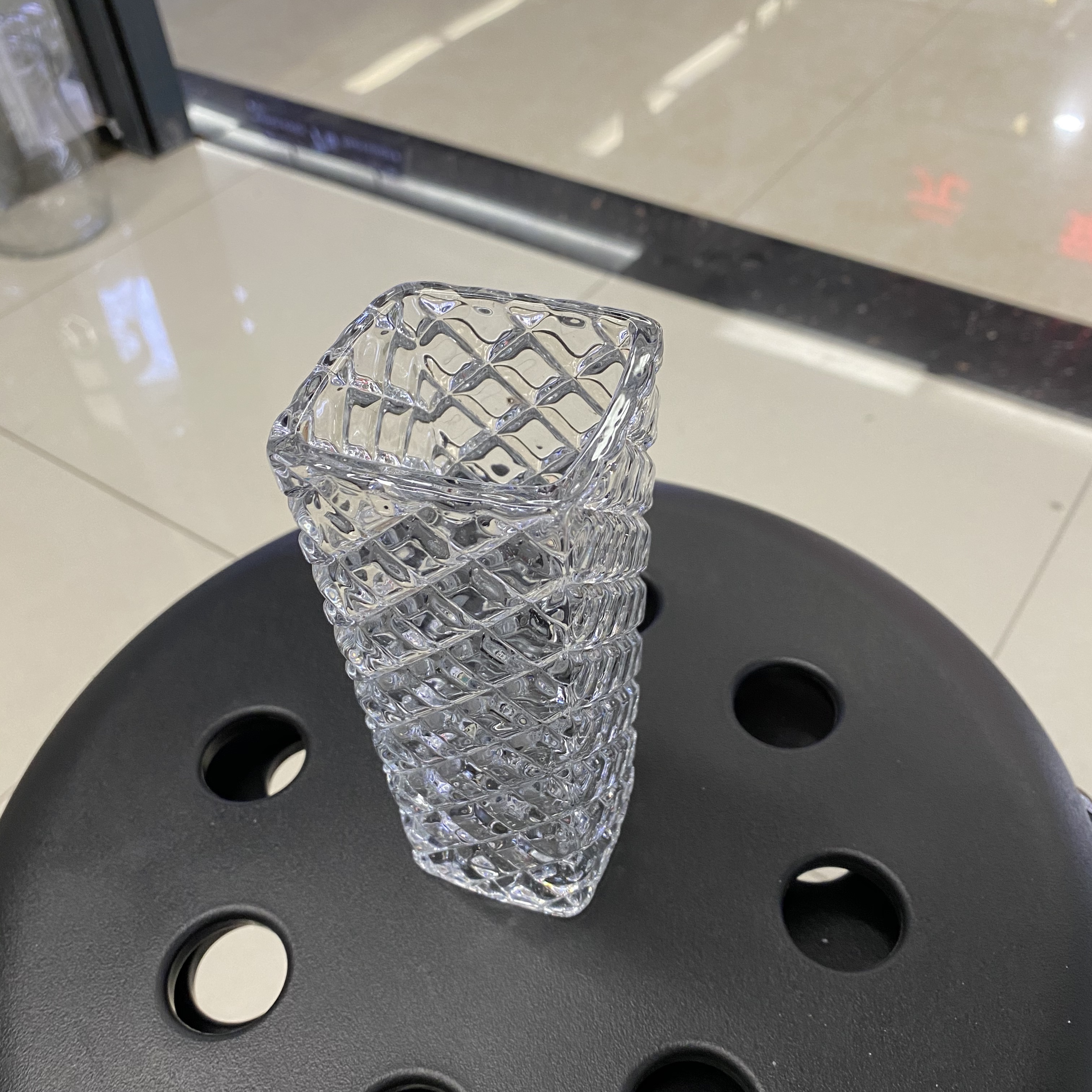 Nordic gold-painted ins hammer pattern design, transparent glass vase, flower arrangement, fresh flower vase, floral art home decoration piece details Picture