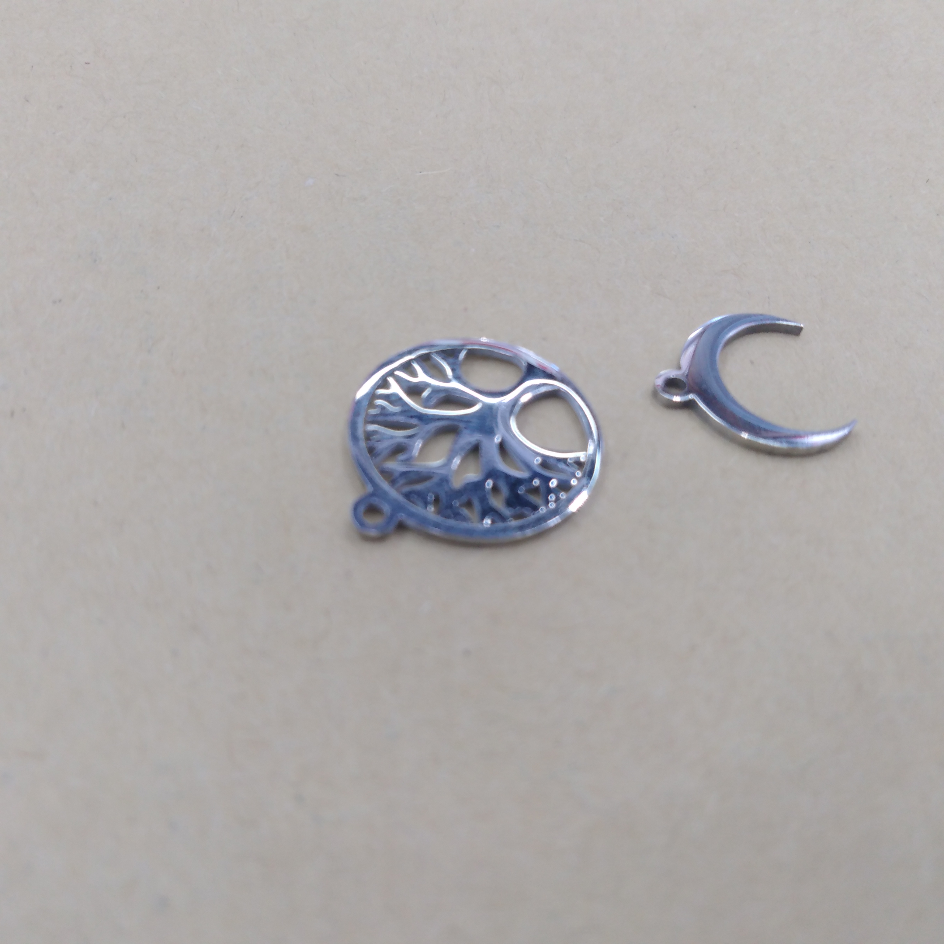 饰品pvc软胶/纱带/大头针固定针/铜配件花托/十字铃铛细节图