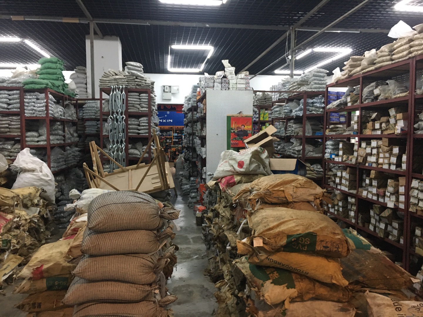 Yiwu Xiangxing Hardware Screw Store describe pic - 1