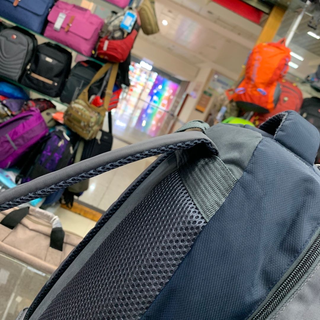 新款书包双肩包背包登山包男士灰色大容量产品图