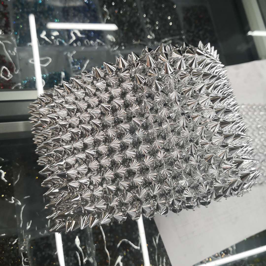 Plastic imitation metal texture, European and American punk retro rivet mesh clothing accessories, craft jewelry accessories Specification image