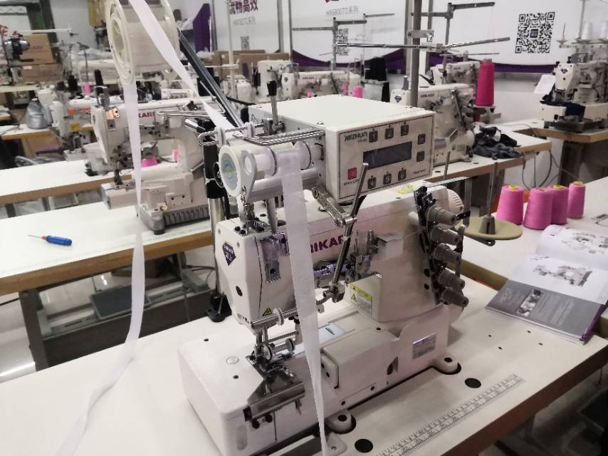 Toyama brand lace ribbon knife lathe 762TA-0535 garment processing equipment machinery