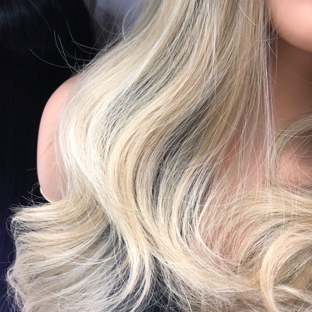 The new style of natural full head set with large gradient waves and real human hair strands is very realistic details Picture