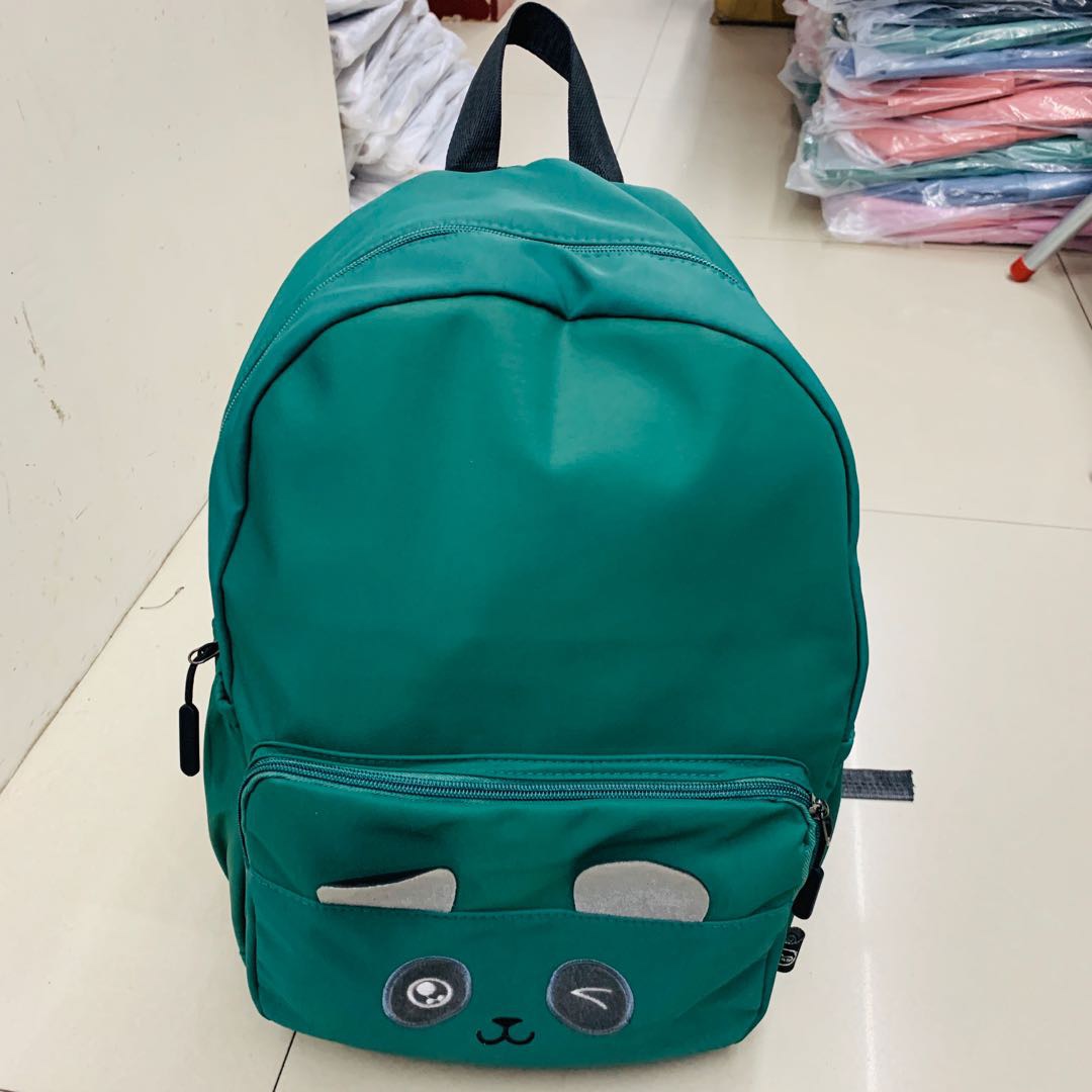卡通可爱防水大容量学生双肩包
