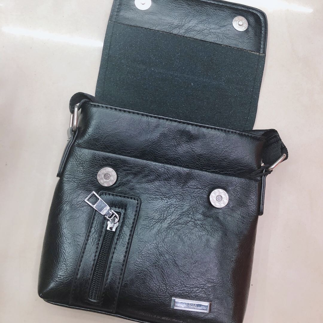黑色皮手提休闲斜挎包韩版男士包包时尚运动小背包潮牌男包产品图