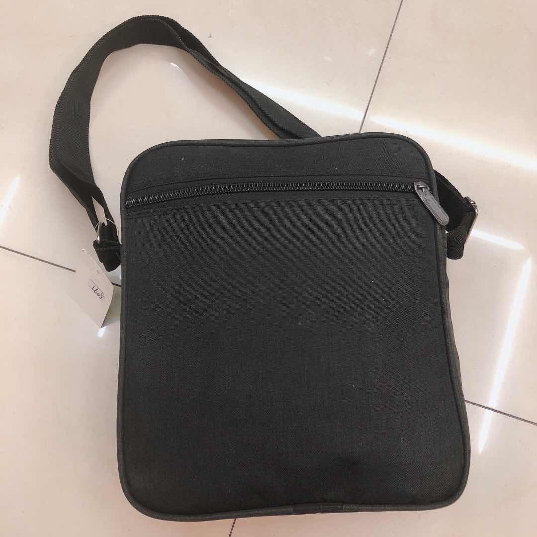 Black men's single-shoulder bag, casual crossbody bag, Korean-style men's bag, fashionable sporty small backpack, trendy men's bag Specification image