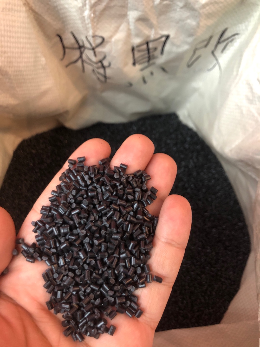 Yongxin Plastic Black Shiny Small Particle Special Grade Modified Benzene (recycled material) details Picture